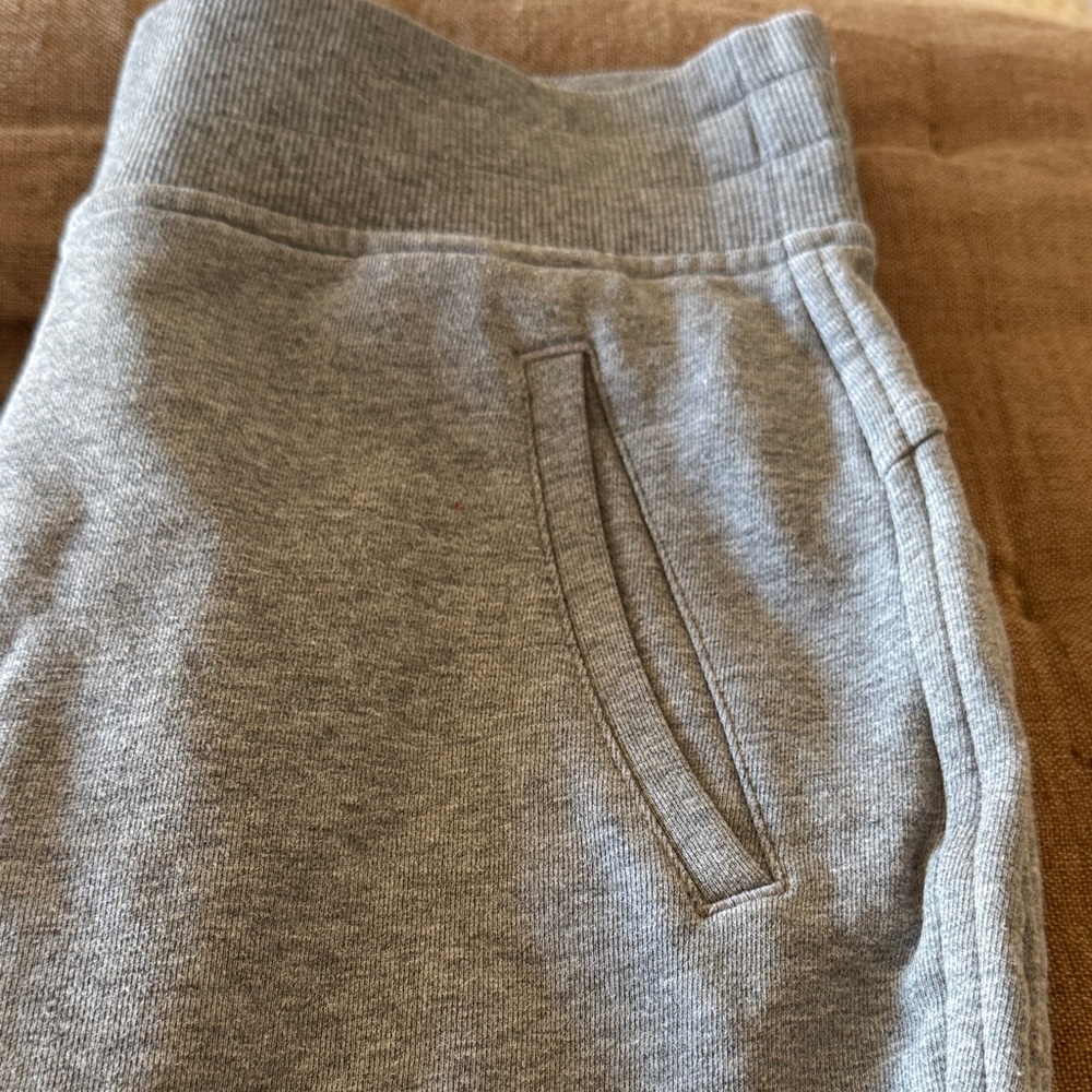 LULULEMON Women’s Gray Cozy Sweatpant Joggers - Comfortable Everyday Bottoms - Picture 2 of 7